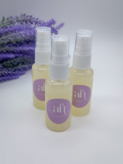 Three bottles of Amarya Henna lemon sealant spray, designed to prolong the longevity of henna designs. Comes in 10 ml and 30ml sizes