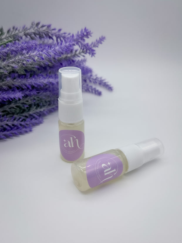 Two bottles of Amarya Henna lemon sealant spray, designed to prolong the longevity of henna designs. Comes in 10 ml and 30ml sizes