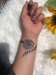 floral Jagua design on a fair light-skinned woman wrist, created using Amarya Henna Jagua cones, showcasing a deep blue-black stain.