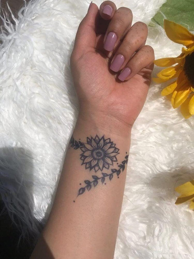 floral Jagua design on a fair light-skinned woman wrist, created using Amarya Henna Jagua cones, showcasing a deep blue-black stain.