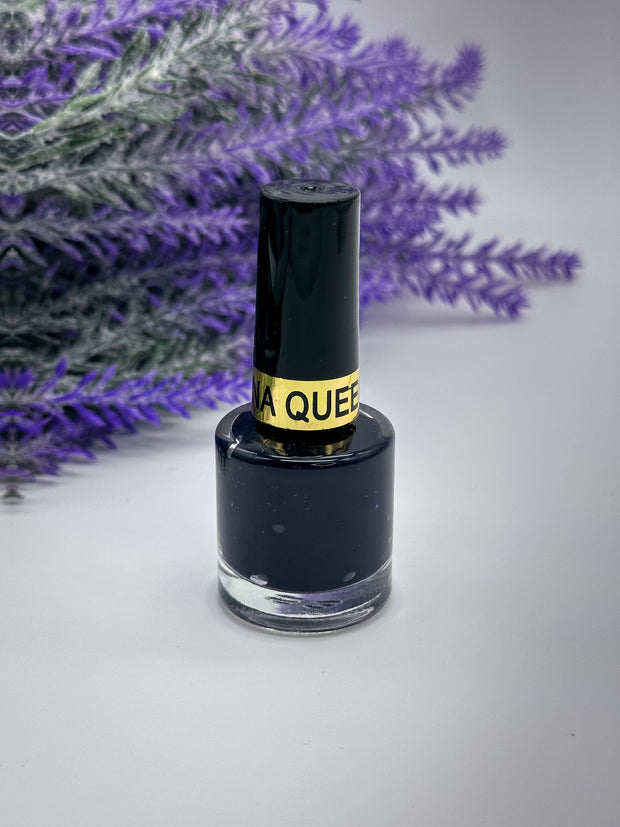 Back of a bottle of Queen Nail Henna in Deep Lavender (Lilac) color with a black cap, placed against a white background with lavender flowers in the background. Sold by Amarya Henna