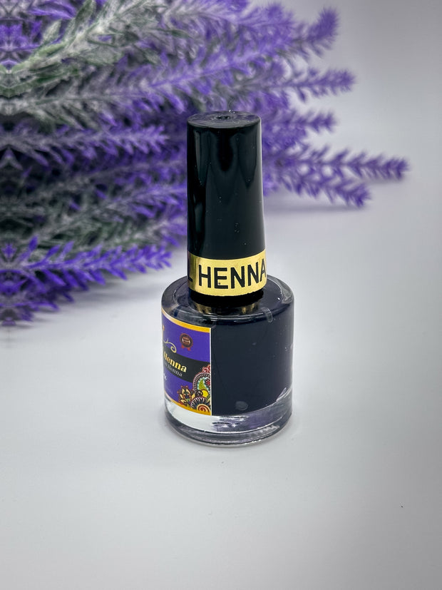 A bottle of Queen Nail Henna in Deep Lavender (Lilac) color with a black cap, placed against a white background with lavender flowers in the background. Sold by Amarya Henna