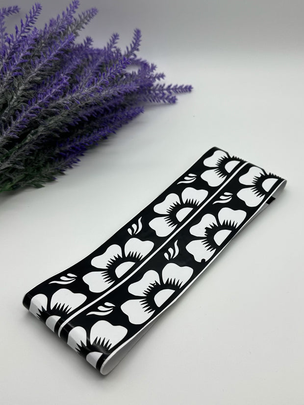 This image shows African-style hand feet stencils by Amarya Henna, designed for easy tracing of traditional patterns.